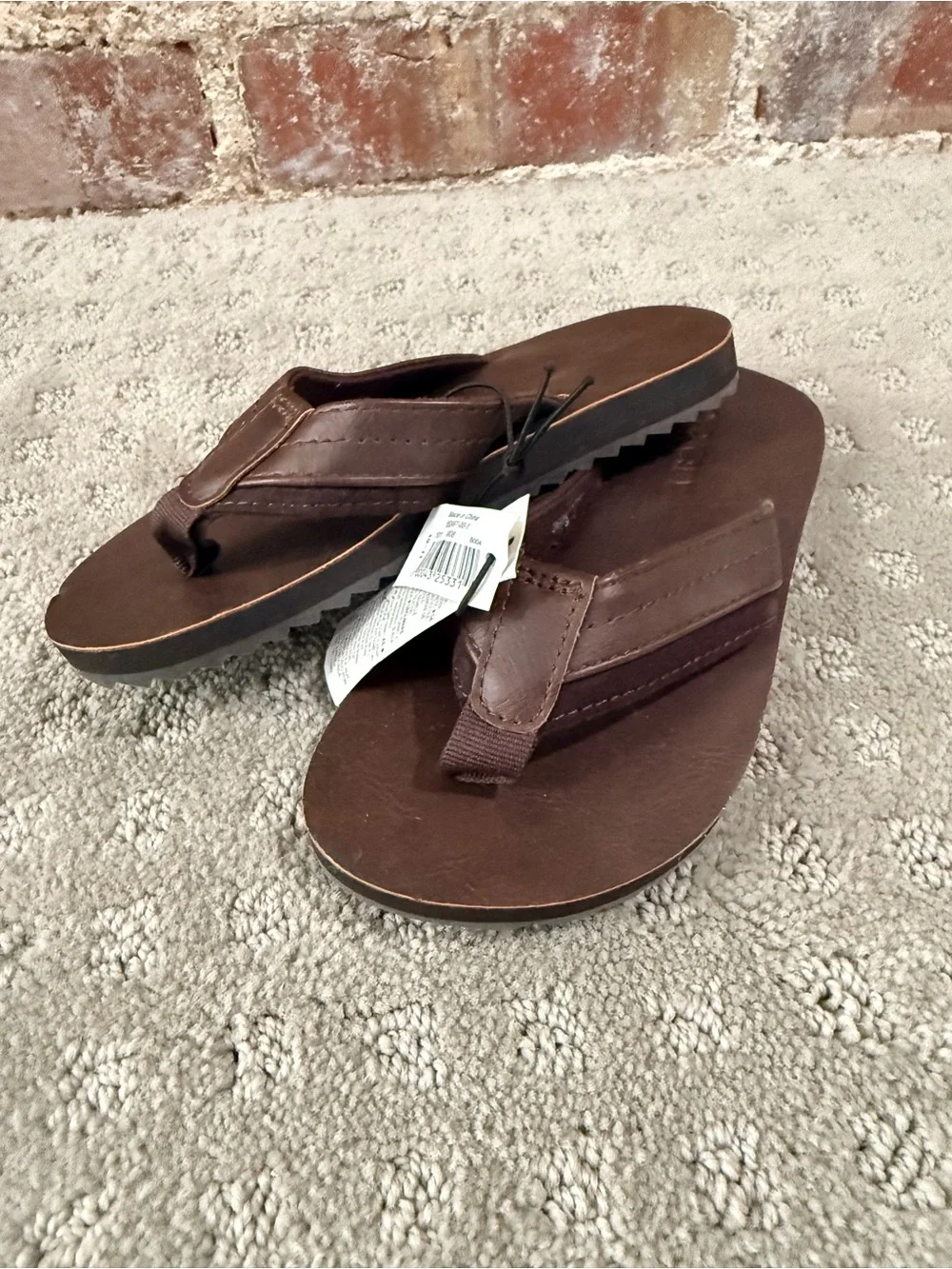 Old Navy Brown Leather Boys Flip Flops